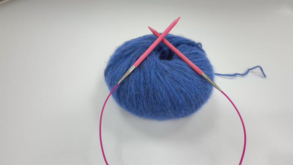 Lær å strikke skjerf i Happy Hals strikkekurs med Hege fra Happy Hegepuz